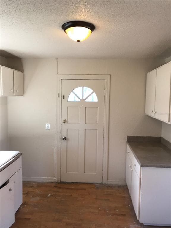 Building Photo - 353 Pearlwood St