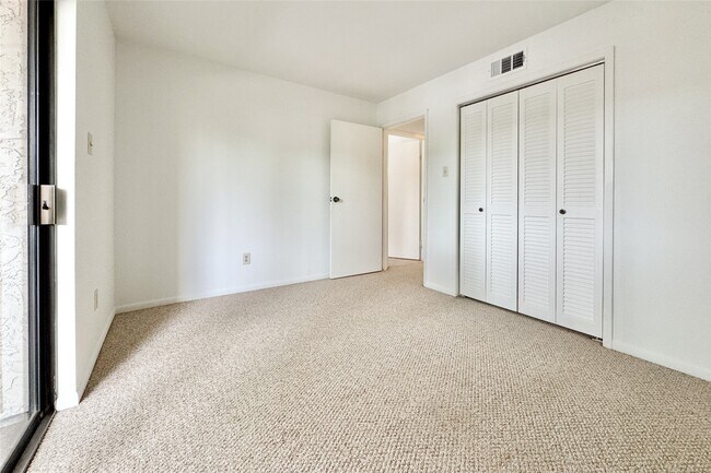 Building Photo - 3075 Walnut Bend Ln