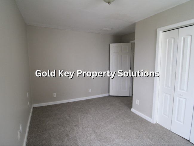 Building Photo - 3 BR 1 BA House with Back Deck and TWO Bonus Rooms! NO CATS (NO SECTION 8)