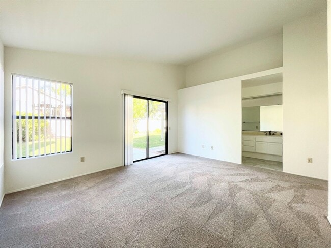 Building Photo - Single Level in Shadowridge w/ A/C!