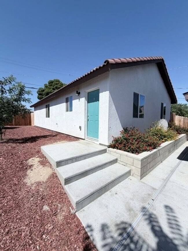Building Photo - 1222 Jeffrey St
