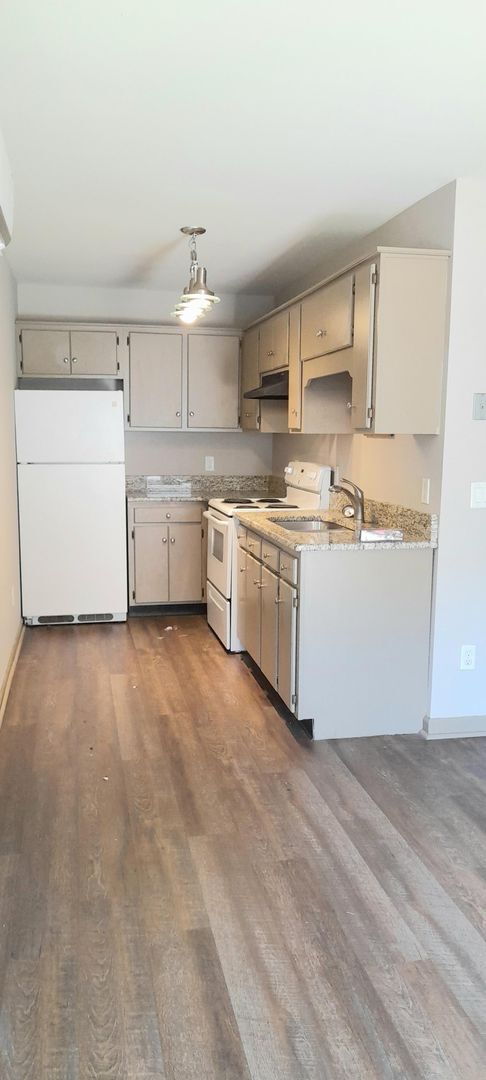 Building Photo - COMING  SOON - 2 Bedroom house located in ...