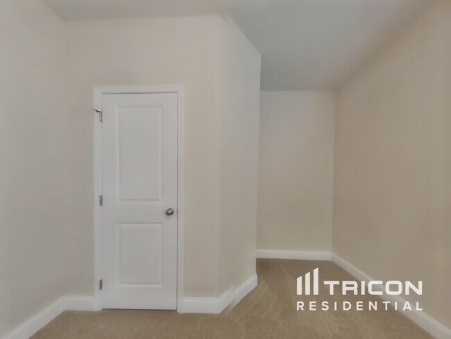 Building Photo - 331 Leyland Crossing