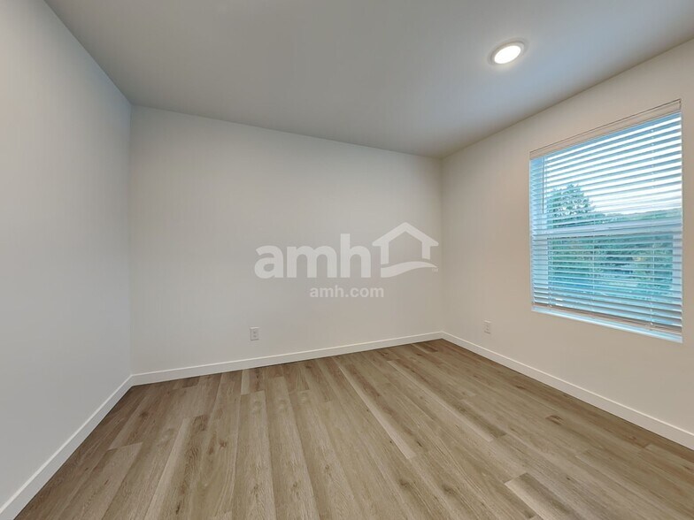 Building Photo - 5003 Washington St SE