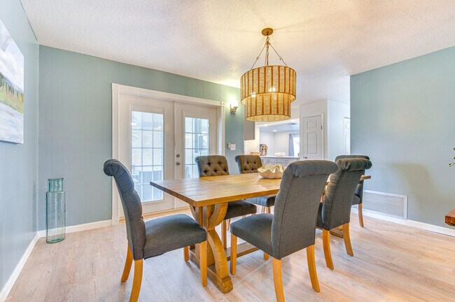 Building Photo - 589 Coconut St