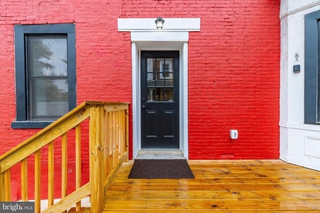 Building Photo - 32 E Elm St