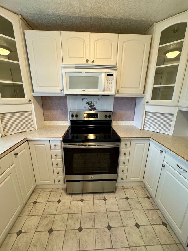 Building Photo - Lovely 3 bedroom+ Office in Widefield