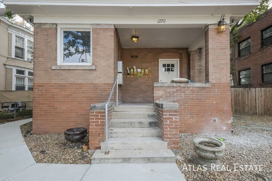 Building Photo - 1220 Corona St