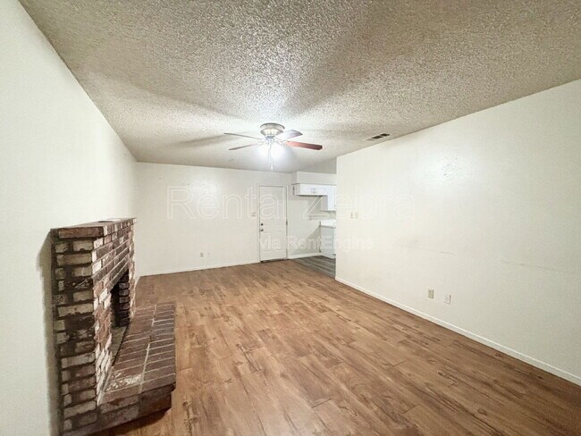 Building Photo - 3290 Cheyenne Dr