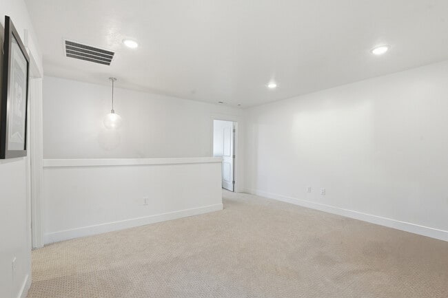 Building Photo - 613 W 550 N
