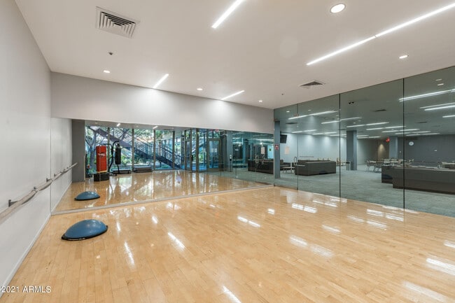 Building Photo - 7147 E Rancho Vista Dr
