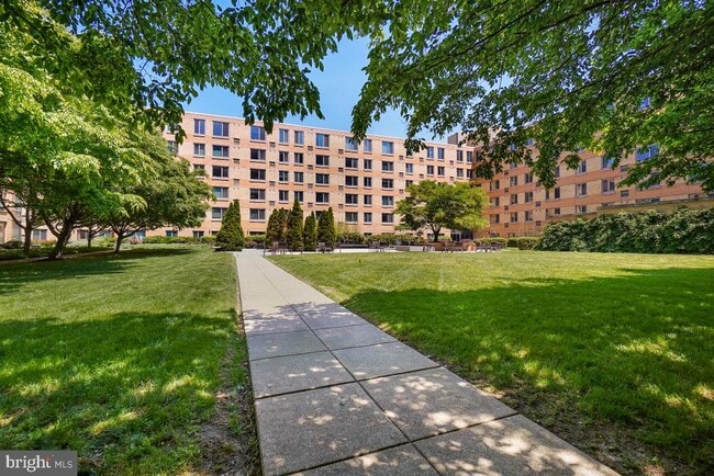 Building Photo - 475 K St NW