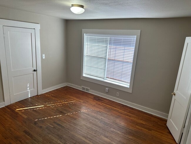 Building Photo - 3 Bedroom, 1 Bathroom Fayetteville Home, Available March 1st!