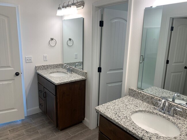 Building Photo - 2131 Tallgrass Ter