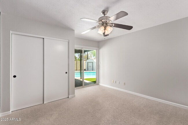 Building Photo - 3710 E Altadena Ave