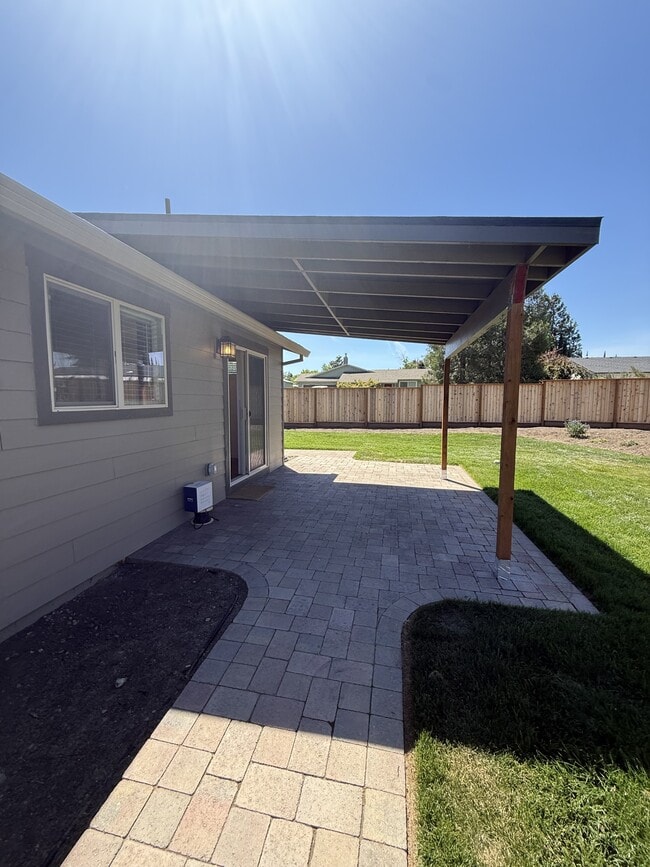 Building Photo - 2853 Tahitian Ave