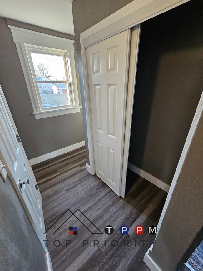 Building Photo - 3 Bedroom | 1 Bathroom Single-Family Home ...
