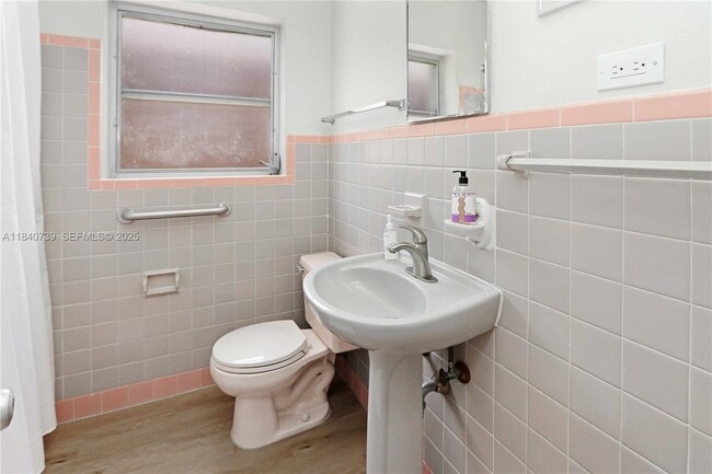 Building Photo - 326 Van Buren St