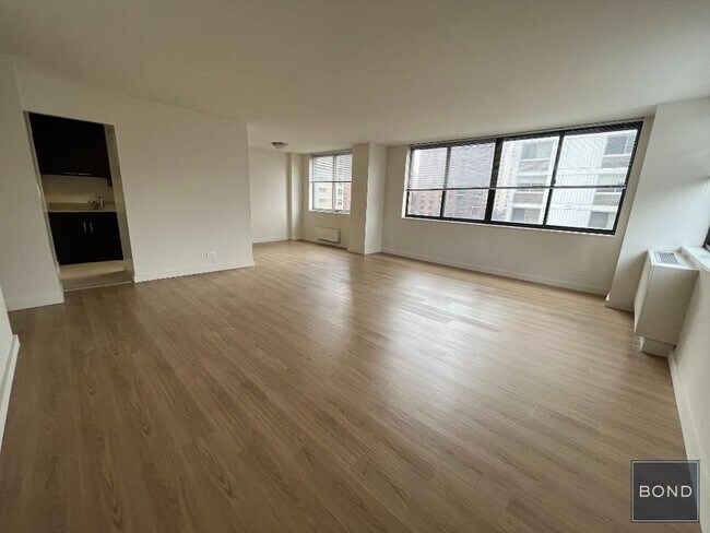 Primary Photo - 730 Columbus Ave