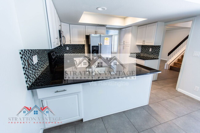 Building Photo - 310 E Bluebell Ln