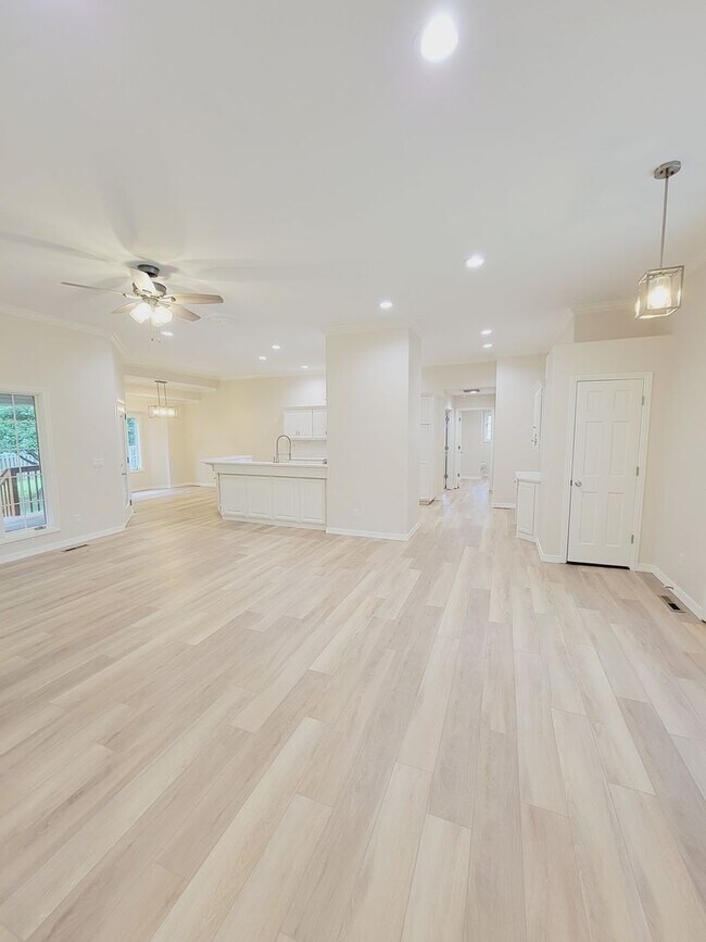 Building Photo - Lots Of New in Marlborough Manor w/ 3 Car Garage