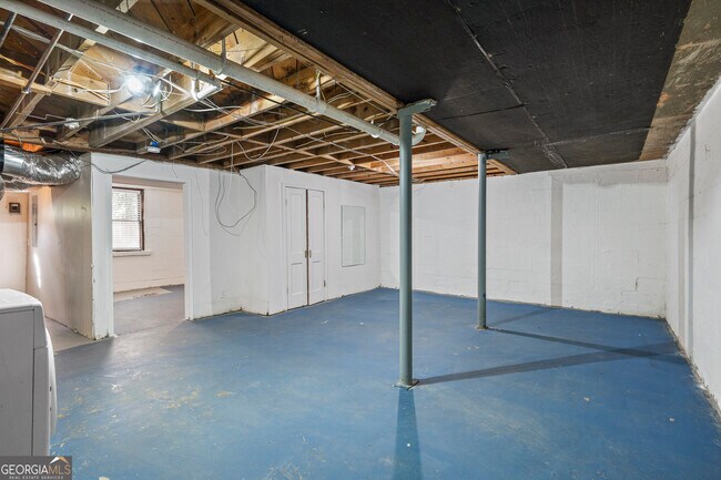 Building Photo - 3823 Kingswood Dr