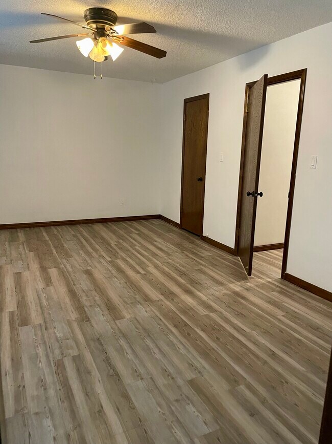 Building Photo - 14731 E 96th St N