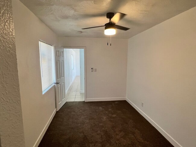 Building Photo - 2 Bedroom 1 Bath Home - Large Lot - Close to 29 Palms Marine Base