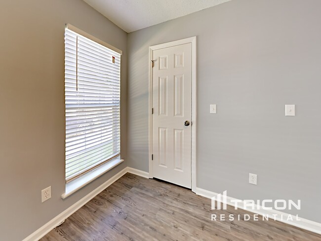 Building Photo - 110 Coventry Dr