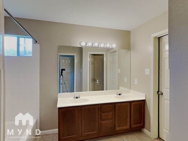 Building Photo - 2800 Single Trace Ct
