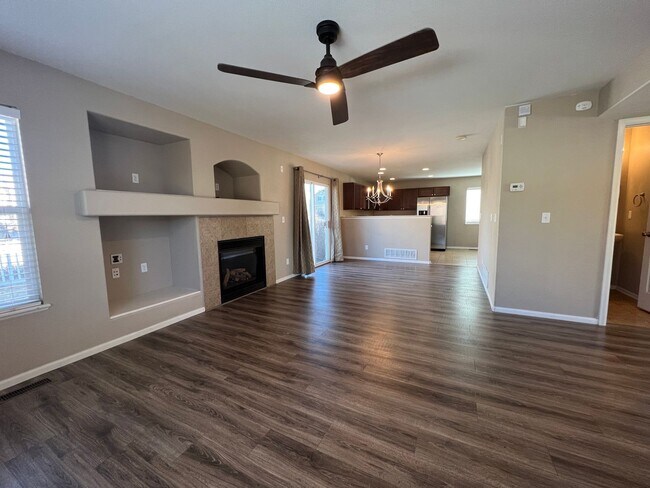 Building Photo - Beautiful 3 Bdrm, 2.5 bath Home in quiet neighborhood