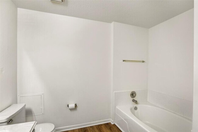 Building Photo - 18023 Lago Forest Dr