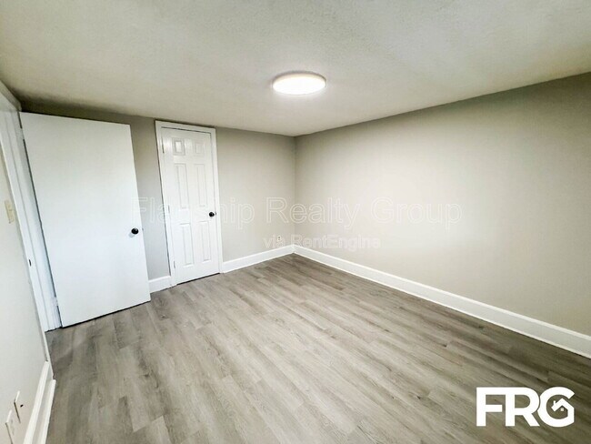 Building Photo - 600 Howell St