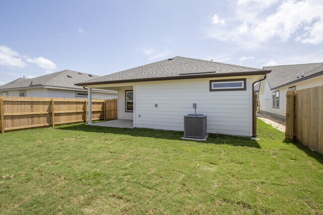 Building Photo - 876 Kickapoo Ln