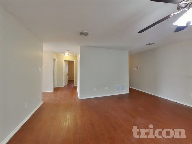 Building Photo - 2057 Wildwood Dr