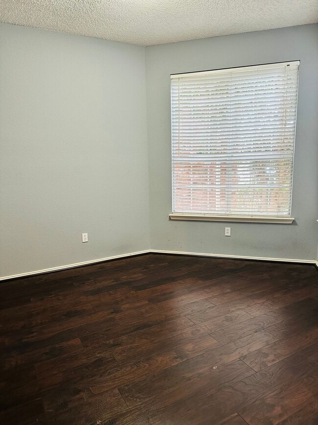 Building Photo - Beautiful Home in Great N Dallas Location