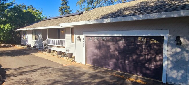 Primary Photo - Gorgeous Single-Story Single-Family Home i...