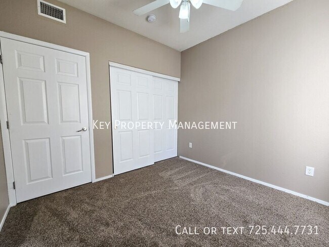 Building Photo - 3 BEDROM TOWNHOME IN THE NORTHWEST WITH AT...