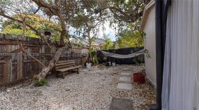 Building Photo - 3522 SW 25th St