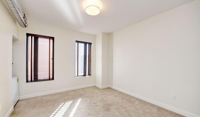 Building Photo - 65 S 5th St