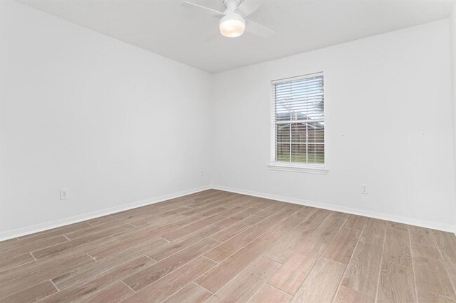 Building Photo - 7673 Rosewood Dr