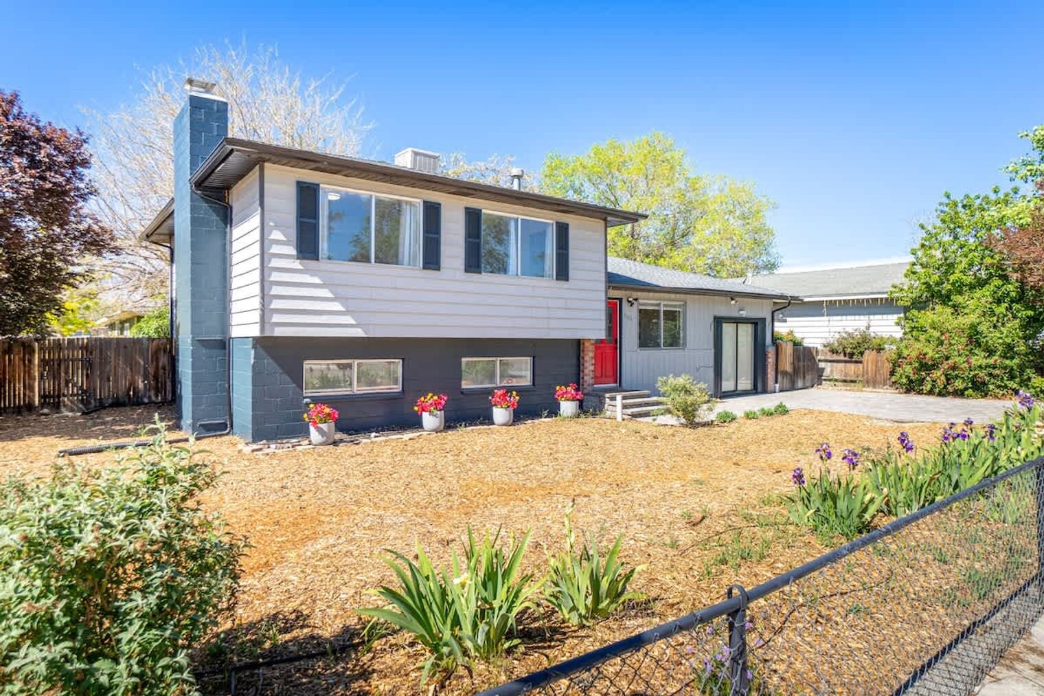 Building Photo - 3201 Everett Dr