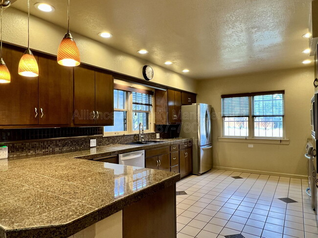 Building Photo - 401 Cheyenne Blvd