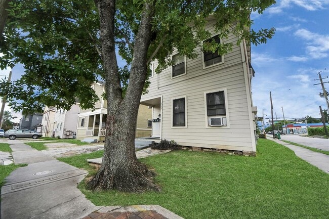 Primary Photo - 2502 Saltus St