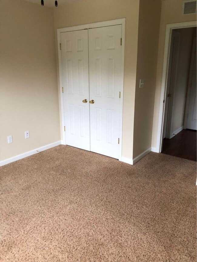 Building Photo - 708 Chatham Ct