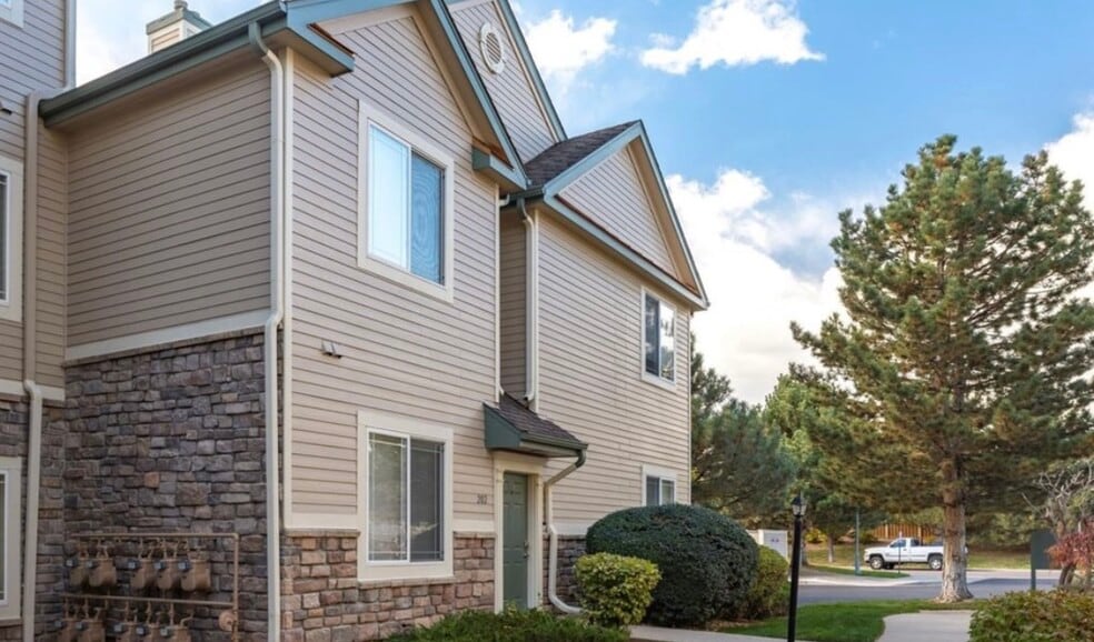 Building Photo - 9390 W Chatfield Pl