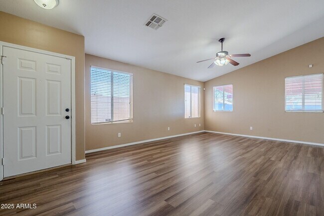 Building Photo - 2117 W Renaissance Ave