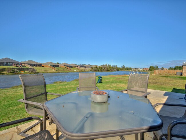 Building Photo - 313 Foxtrot Ter