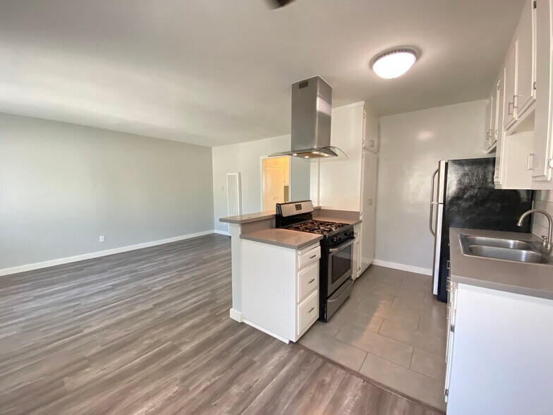 Building Photo - 3723 Mentone Ave