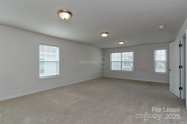 Building Photo - 2015 Saddlebred Dr